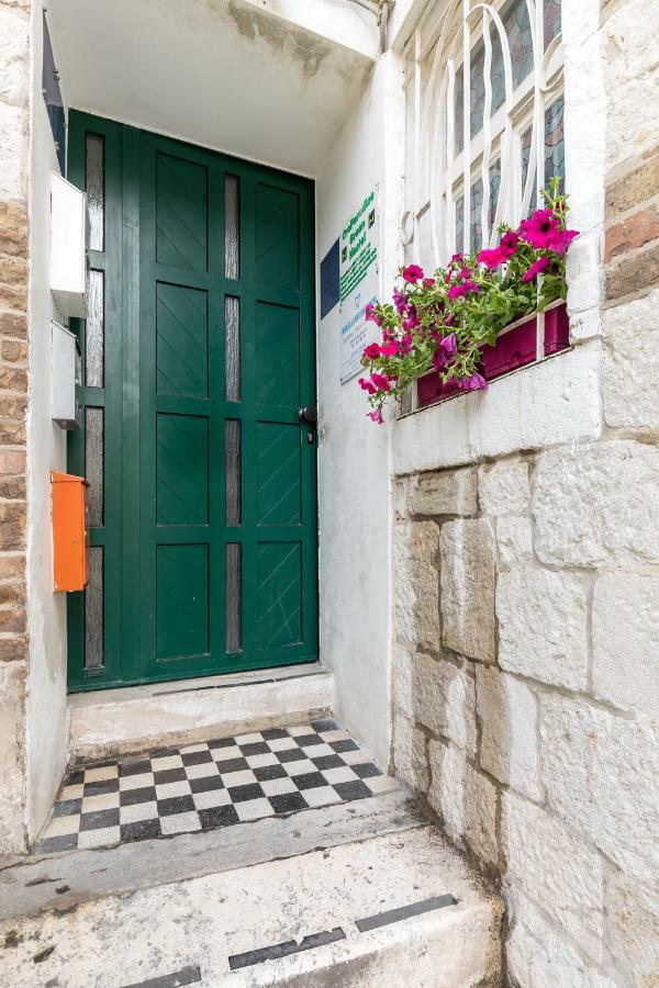 Studio Nana - By Golden Gate In Old Town سبليت المظهر الخارجي الصورة
